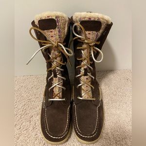 Sperry brown suede boots with fur inside and pink pattern on the top
